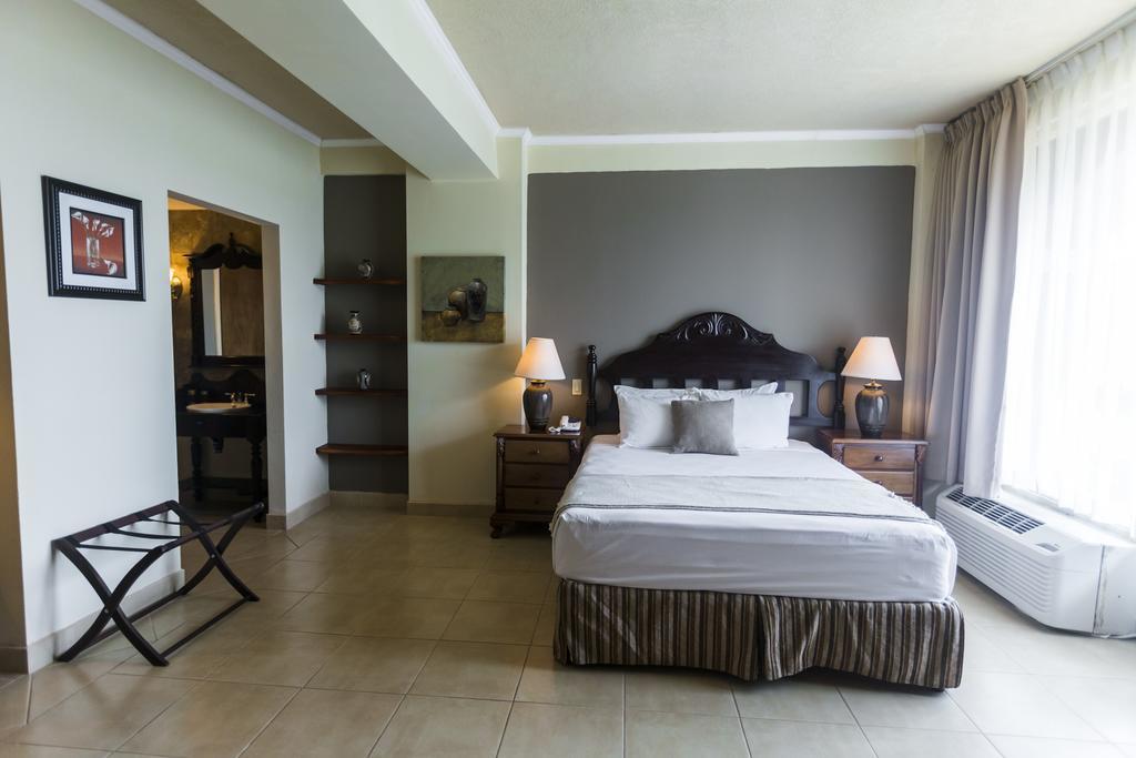 Hotel Altos de Fontana Managua Habitación foto